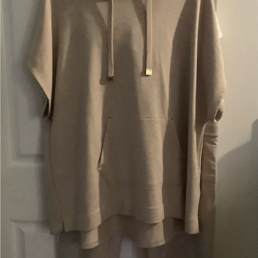 Capri pant set in beige by Calvin Klein, size XL. - Picture 13 of 16